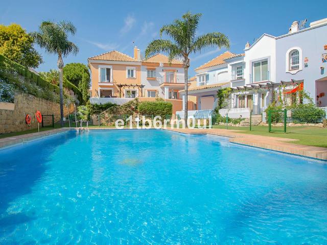 Casa adosada en Venta en Nueva Andalucía centro