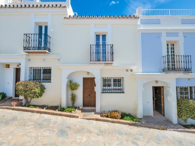 Casa adosada en Venta en Nueva Andalucía centro