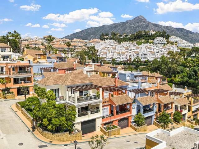 Casa adosada en Venta en Nueva Andalucía centro