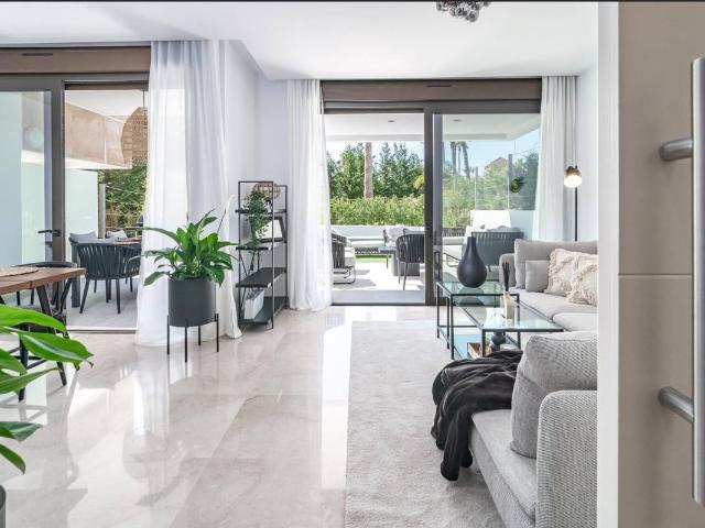 Casa adosada en Venta en Nueva Andalucía centro