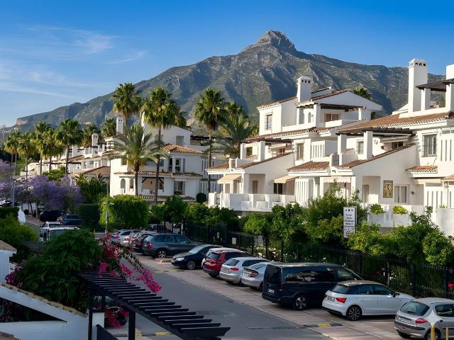 Casa adosada en Venta en Nueva Andalucía centro