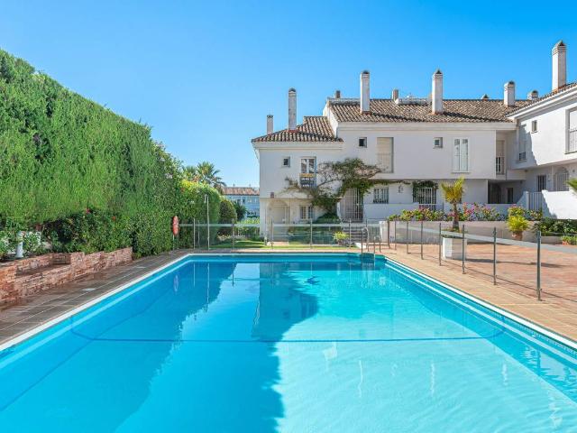 Casa adosada en Venta en Nueva Andalucía centro