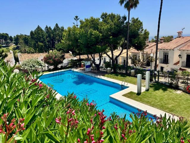 Casa adosada en Venta en Nueva Torrequebrada