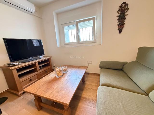 Casa adosada en venta en Sotillo de la Adrada. SE VENDE ESTUPENDO ADOSADO REFORMADO CON LICENCIA TURÍSTICA EN EL CASCO URBANO DE SOTILLO DE LA ADRADA. Casas adosadas Sotillo de la.