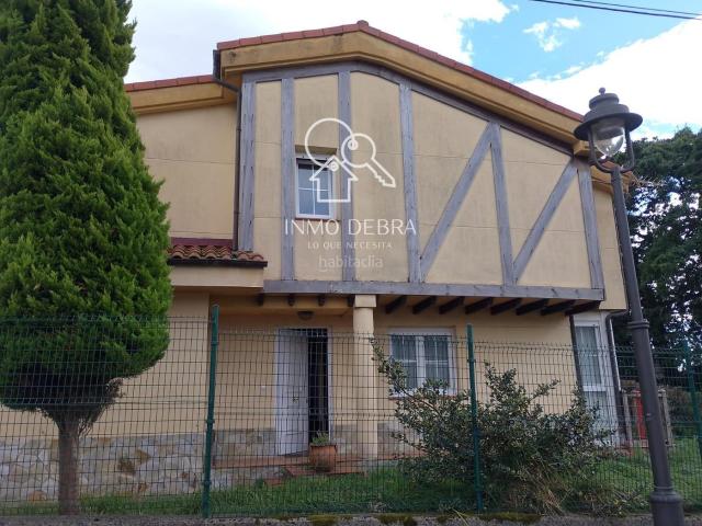 Casa adosada en venta en Soto del Barco. Adosados en Soto del Barco. Casas adosadas Soto del.