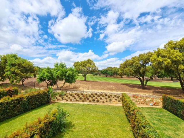 Casa adosada en venta en Sotogrande, Sotogrande Alto. Chalet adosado Moderno de 3 dormitorios con Vistas al Golf y al Mar en San Roque Golf Club. Casas adosadas.