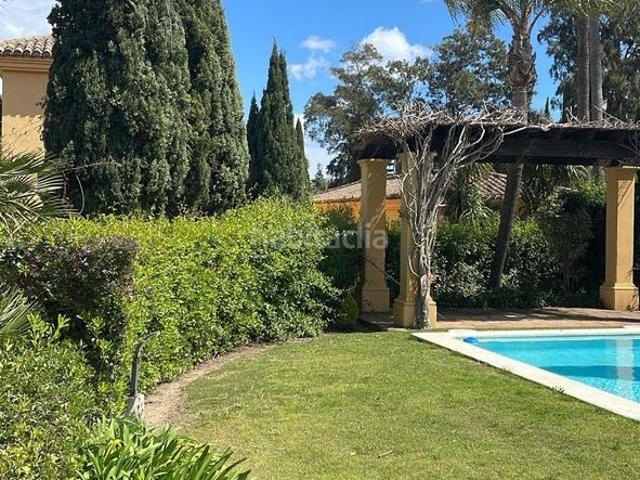 Casa adosada en venta en Sotogrande, Sotogrande Alto. Exclusiva Casa Adosada de 4 Dormitorios con Piscina Privada en Sotogrande. Casas adosadas.