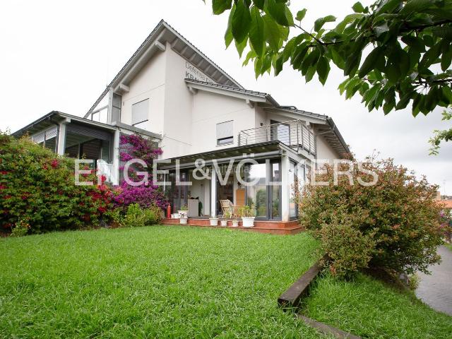 Casa adosada en venta en Sopela. Precioso bifamiliar en zona exclusiva de Sopelana. Casas adosadas.