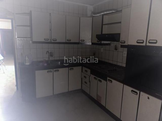 Casa adosada en venta en Sax. Casa adosada para reformar. Casas adosadas.