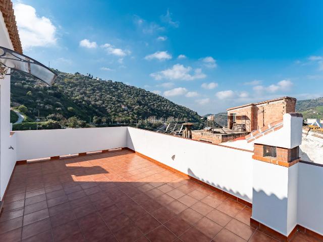 Casa adosada en venta en Sayalonga. ACTIVO CON DOS CASAS ADOSADAS INDEPENDIENTES Y POTENCIAL DE RENTABILIDAD EN SAYALONGA. Casas adosadas.