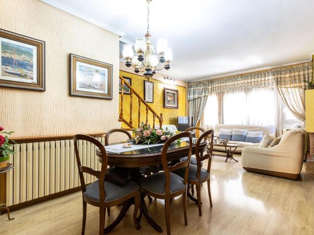 Casa adosada en venta en Sabadell, Ca n'Oriac. MAGNÍFICA CASA EN CA NORIAC 5 HAB. CERCA AVDA. MATADEPERA. Casas adosadas.