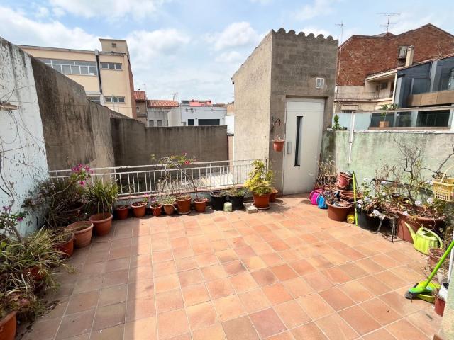 Casa adosada en venta en Sabadell, Centre. Casa + Solar adyacente edificable en Sabadell Centro Ideal promotores o reforma integral. Casas adosadas.
