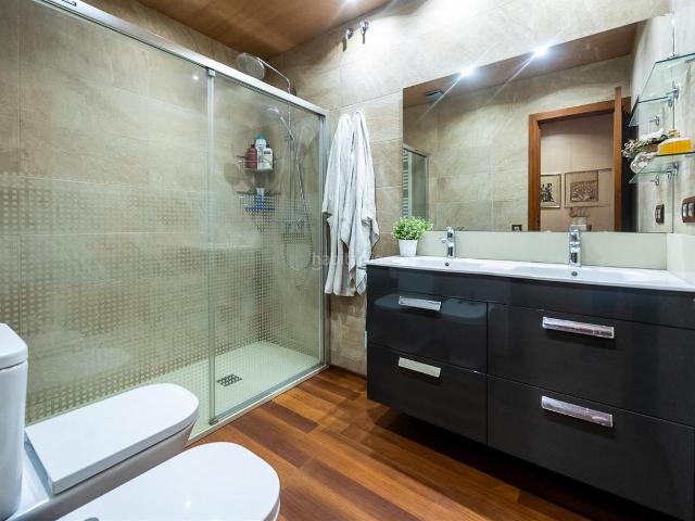 Casa adosada en venta en Sabadell, Centre. ESPECTACULAR CASA SEÑORIAL CON MÁS DE 8M DE FACHADA EN EL CORAZÓN DE LA CIUDAD. Casas adosadas.