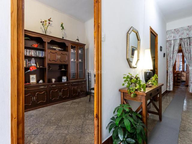 Casa en venta en Sabadell, Centre. UNA CASA CON ALMA EN EL CORAZÓN DE SABADELL. Casas.
