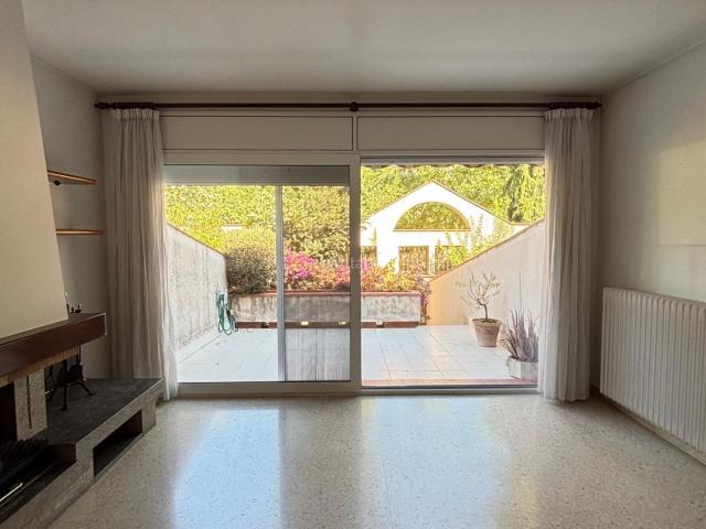 Casa adosada en venta en Sabadell, Creu Alta. Casa a la Creu Alta de 5 habitaciones y garaje para 2 coches. Casas adosadas.