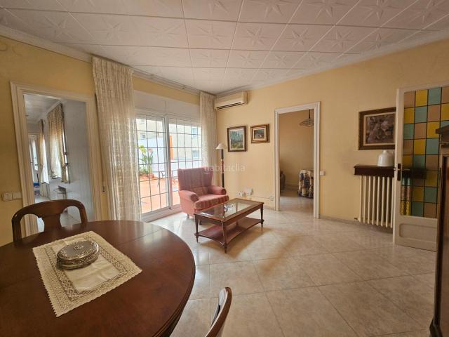 Casa adosada en venta en Sabadell, Creu Alta. Casa unifamiliar con LOCAL COMERCIAL en planta baja!. Casas adosadas.