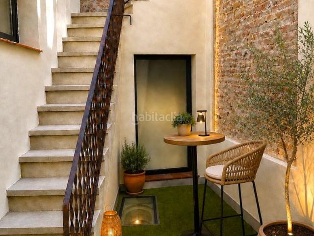 Casa adosada en venta en Sabadell, Els Merinals. Espectacular casa reformada a estrenar con patio y gran terraza en Sabadell. Casas adosadas.