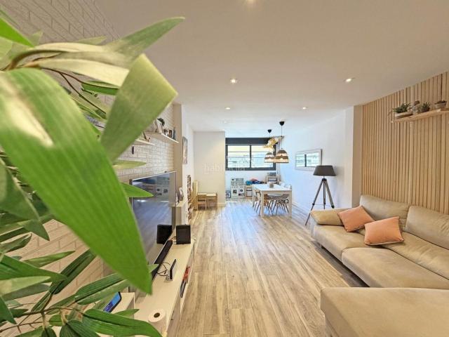 Casa adosada en venta en Sabadell, La Plana del Pintor. Fantástica Casa Adosada Reformada en Venta en La Planada del Pintor. Casas adosadas.