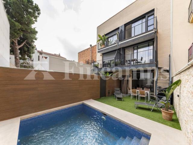 Casa adosada en venta en Sabadell, Sol i Padrís Sant Oleguer. Nova casa exclusiva de disseny amb tecnologia davantguarda a Sabadell. Casas adosadas.