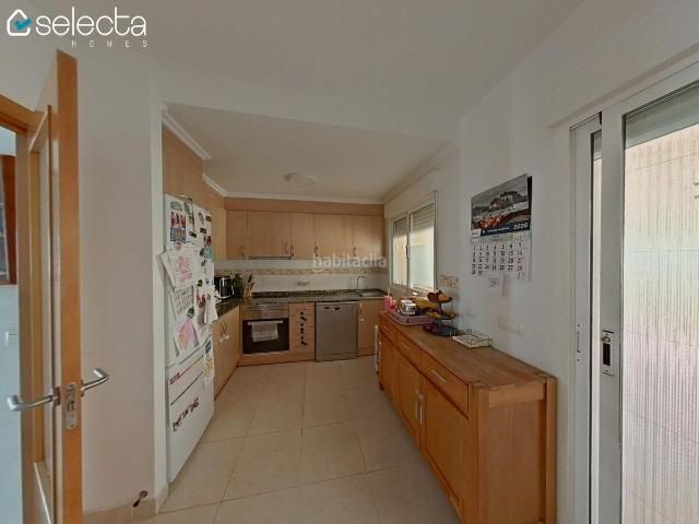 Casa adosada en venta en Sagra. Adosado dúplex en Sagra con piscina comunitaria y garajeDescubre este acogedor adosado dúplex, construido en 2006 y en muy buen es. Casas adosadas.