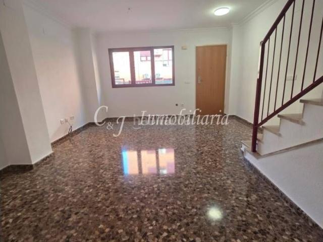 Casa adosada en venta en Sagunt, Avenida de Abril 9 de Octubre. VENTA ADOSADO EN PUERTO DE SAGUNTO. Casas adosadas.