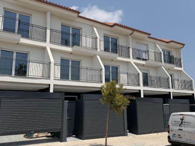 Casa adosada en venta en Sagunt, Doctor Palos Alto Palancia. Última vivienda disponible! Espectacular adosado de obra nueva en Sagunto Alto Palancia. Casas adosadas.
