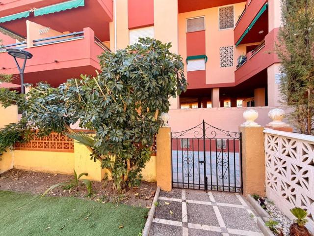 Casa adosada en venta en Salobreña, Salobreña Costa. Casas adosadas.
