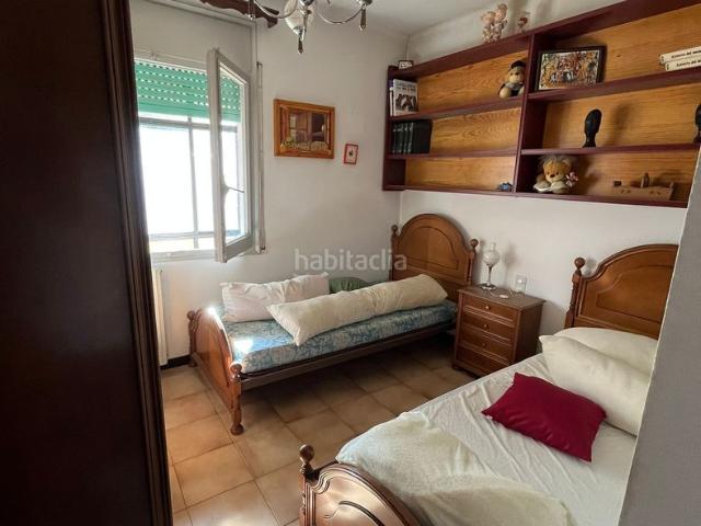Casa adosada en venta en Salt, Veïnat. Casa al centre de Salt amb gran garatge de 160 m i terrassa. Casas adosadas.