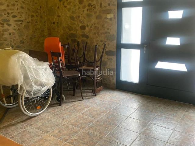 Casa adosada en venta en Salt, Veïnat. Casa de 300m2 con local comercial. Casas adosadas.