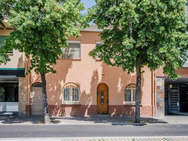 Casa adosada en venta en Salt, de 198 m² 9 habitaciones por 298.000