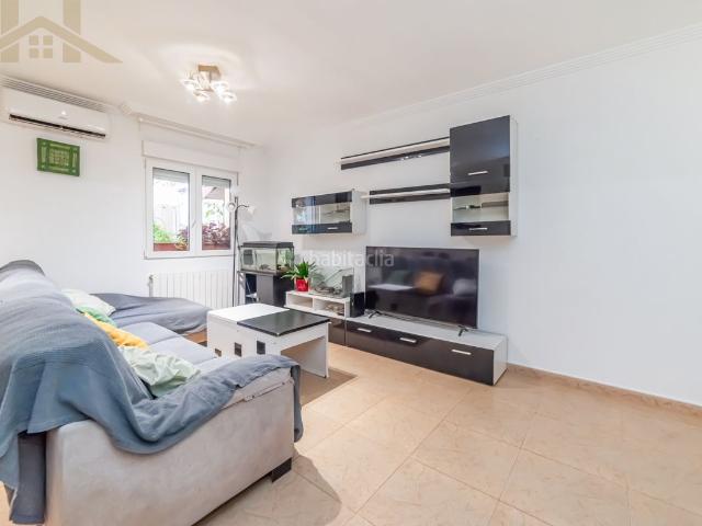 Casa adosada en venta en San Martín de la Vega. EN VENTA Amplia vivienda de 4 dormitorios con patio y buhardilla. Casas adosadas San Martín de la.