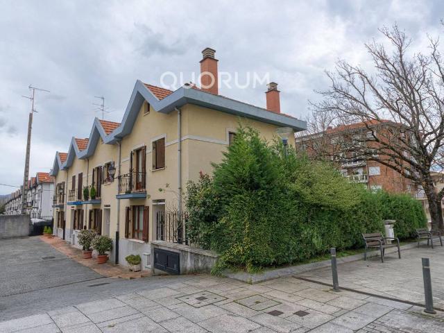 Casa adosada en Venta en San Miguel
