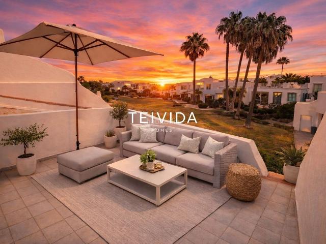 Casa adosada en venta en San Miguel de Abona, Golf del Sur Amarilla Golf. Piso reformado de 2 dormitorios con terraza, solárium y piscina en Golf del Sur!. Casas adosadas San Miguel de.