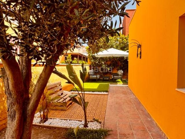 Casa adosada en venta en San Miguel de Abona, Llano del Camello. Chalet de esquina con jardín de 100m² en Llano del Camello. Casas adosadas San Miguel de.