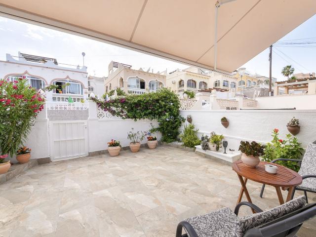 Casa adosada en venta en San Miguel de Salinas. Casas adosadas San Miguel de.