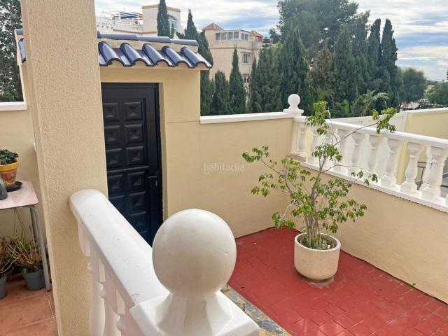Casa adosada en venta en San Miguel de Salinas. EXCLUSIVO DUPLEX UNIFAMILIAR EN URBANIZACION PRIVADA CON PISCINA. Casas adosadas San Miguel de.