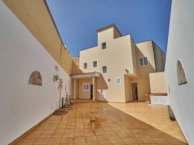 Casa adosada en venta en San Nicolás de Tolentino. Gran oportunidad en la Aldea de San Nicolás. Casas adosadas San Nicolás de.