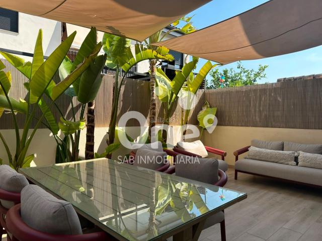 Casa adosada en venta en San Antonio de Benagéber. One SAB Inmobiliaria presenta adosado con espectacular terraza en San Antonio de Benagéber. Casas adosadas San Antonio de.
