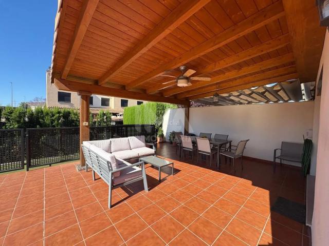 Casa adosada en venta en San Antonio de Benagéber. Casas adosadas San Antonio de.