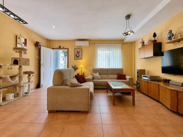 Casa adosada en venta en San Antonio de Benagéber. Casas adosadas San Antonio de.
