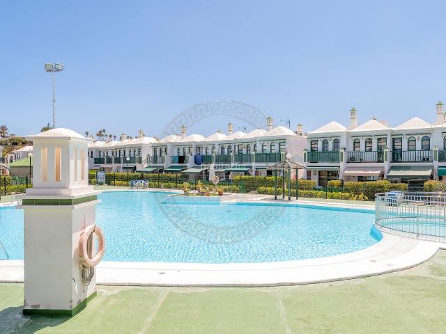 Casa adosada en venta en San Bartolomé de Tirajana, Maspalomas Meloneras. DUPLEX LISTO PARA ENTRAR A VIVIR EN EL COMPLEJO DUNA FLOR VERDE. Casas adosadas San Bartolomé de.