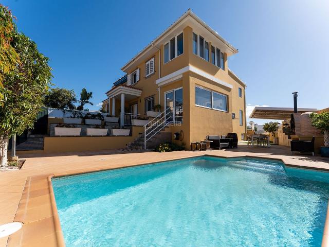 Casa adosada en venta en San Bartolomé de Tirajana, Montaña La Data. Chalet en la montaña con piscina y barbacoa. Casas adosadas San Bartolomé de.