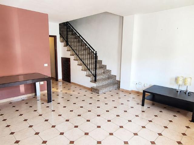 Casa adosada en venta en San Cristóbal de La Laguna, La Cuesta Finca España. Un pareado con espacio de sobra para crear el hogar que siempre has imaginado. Casas adosadas San Cristóbal de La.
