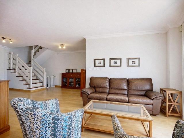 Casa adosada en venta en San Cristóbal de La Laguna, La Laguna. Chalet adosado con 196 m2 útiles, plaza de garaje para dos vehículos y orientación suroeste en La Laguna. Casas adosadas San Cristóbal.