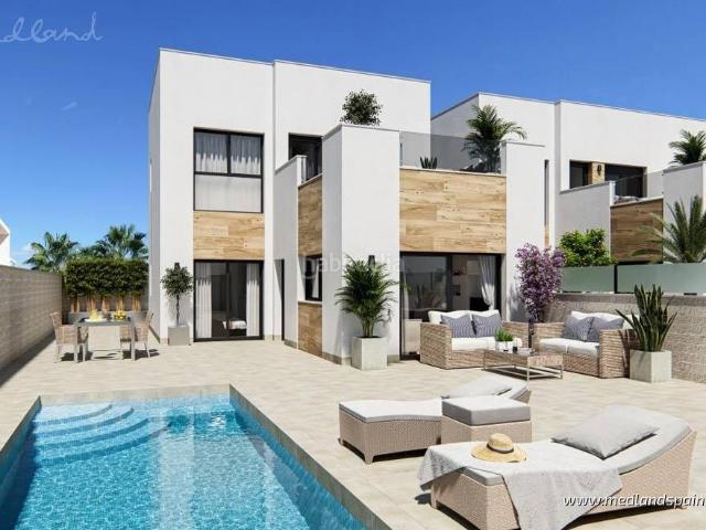 Casa adosada en venta en San Fulgencio. Villas pareadas de 3 dormitorios con piscina privada en La Marina. Casas adosadas San.