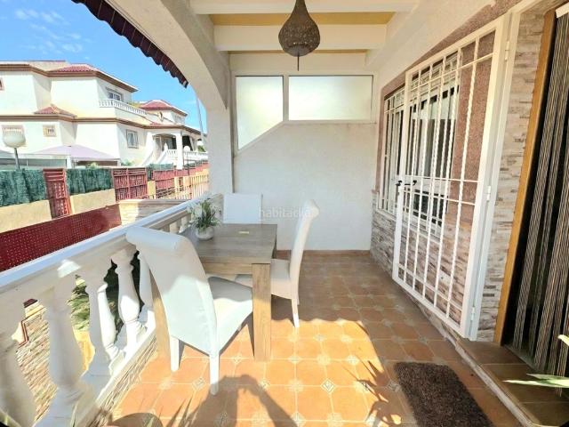 Casa adosada en venta en San Fulgencio. Adosado de tres dormitorios en la zona Oasis de la Marina Guardamar del Segura San Fulgencio La Marina, Costa Blanca. Amplio pa. Casas adosadas San.