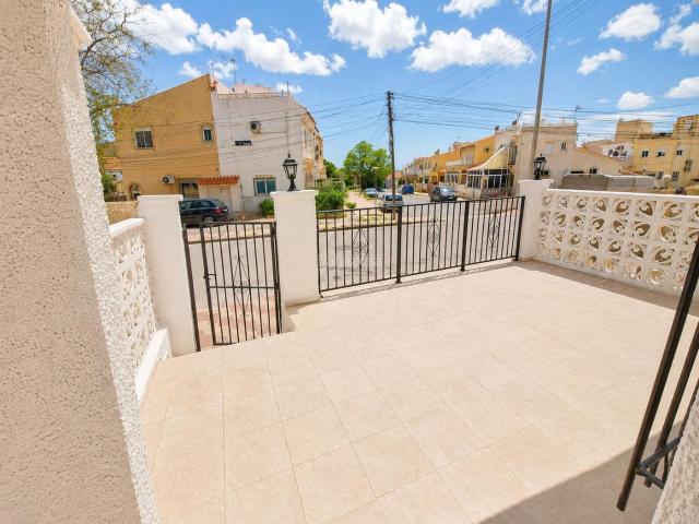 Casa adosada en venta en San Fulgencio. Bungalow adosado listo para entrar a vivir en Urbanización MarinaJosefina, San Fulgencio. Casas adosadas San.