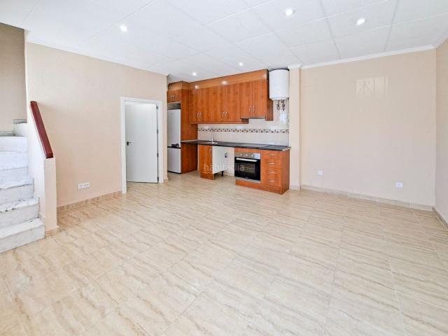 Casa adosada en venta en San Fulgencio. Bungalow adosado situado en la Urbanizacioacuten MarinaJosefina, en San Fulgencio, una zona residencial consolidada y tranquila de. Casas adosadas San.