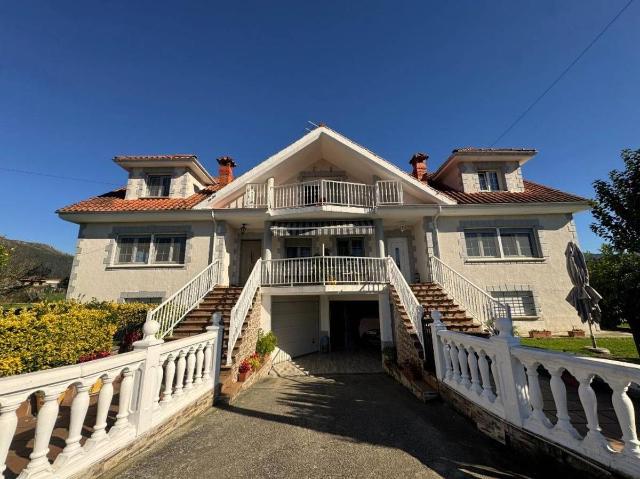 Casa adosada en Venta en San Felices de Buelna