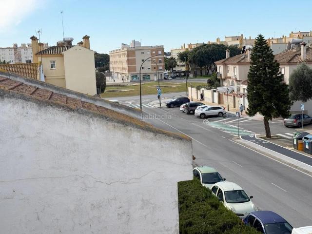 Casa adosada en venta en San Fernando, Cobreros Viejo. Tu nuevo hogar en Camposoto te está esperando. Casas adosadas San.
